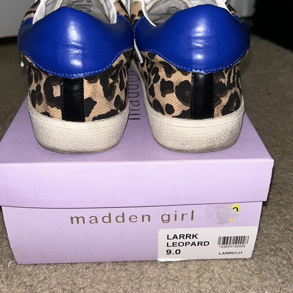 Madden Girl Women's Larrk Sneaker - Picture 5 of 5